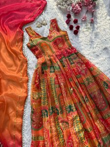 Ensemble de robe indienne pakistanaise imprimée pour femmes, réversible, sans plis, avec dupatta imprimé numériquement, tenue de fête et de mariage - Product Image 1