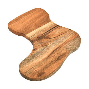 Planche à découper en bois d'acacia en forme de patte de lapin pour servir de la charcuterie Plateau de Pâques Aliments et collations dans la cuisine - Product Image 6