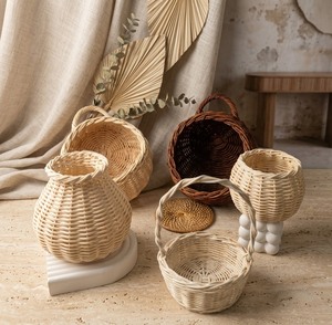 Panier de rangement en rotin tissé naturel, style rustique, pour la décoration et l'organisation de la maison, fabriqué à la main en Indonésie - Product Image 5