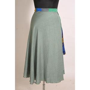 Jupe en soie à imprimé floral pour femmes, faite à la main, style bohème vintage - Product Image 2