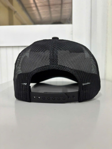 Casquettes de camionneur de haute qualité avec logo personnalisé en relief sur patch en cuir, casquettes de camionneur personnalisées en gros, gorras ajustables pour l'extérieur - Product Image 3