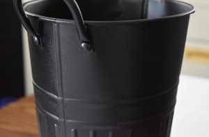 Vase à fleurs vintage noir en forme de seau, style campagnard français, pot de fleurs en métal, conteneur floral pour décoration de fête ou de jardin - Product Image 3