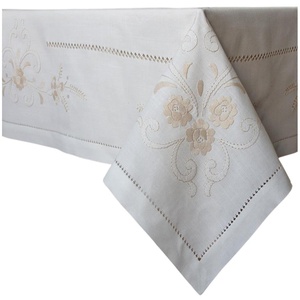 Mantel de Algodón Blanco Personalizado al por Mayor con Bordado de Flores Beige, Lavable, para Uso en el Hogar, Restaurantes y Fiestas - Product Image 1
