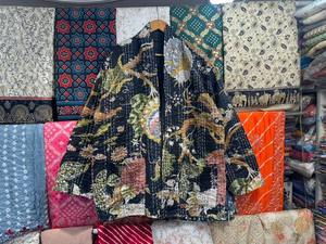 Chaqueta Reversible Acolchada Kantha, Transpirable, Ecológica, de Algodón, con Estampado Floral Boho para Mujer - Product Image 3