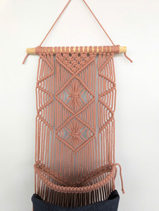 Soporte de pared para sombreros de macramé, organizador de almacenamiento bohemio de 5 niveles para gorras, algodón y plantas - Product Image 5