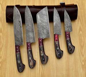 Juego de Cuchillos de Chef de Acero de Damasco de 67 Capas, Forjados a Mano, 5 Piezas, Mangos de Madera, Diseño Ambidiestro, Hoja Afilada y Dentada, para Uso en la Cocina - Product Image 2