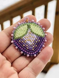 Broche de Flores con Cuentas Hecho a Mano, Arte de Bordado, Joyería Usable, Broche de Diseño con Cuentas para Bufandas, Sombreros y Bolsos - Product Image 4