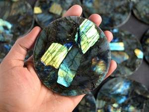 Posavasos Redondos de Labradorita Azul Natural, Posavasos de Piedra Pulida Únicos, Perfectos para Mesas de Café, Elegantes y Duraderos - Product Image 3