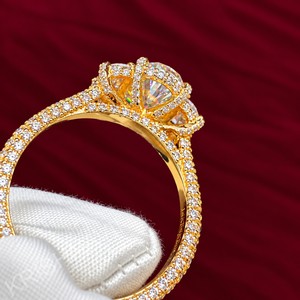 VVS Ovaler Labor-Diamant Dreisteiniger Versteckter Halo-Ehering Luxuriöser Brautschmuck Eleganter Verlobungsring Jubiläumsgeschenk - Product Image 5