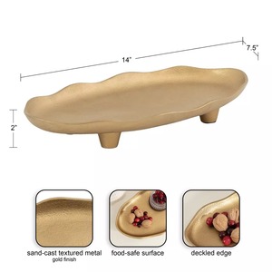 Plateau décoratif ovale en métal édition limitée avec poignées en forme de branche dorée 33x16,5 cm, design floral bohème - Product Image 1
