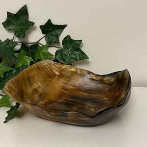 Vente en gros HF INDUSTRIES Bol de service pour salade et soupe en corne de buffle, style nautique, durable, artisanal, avec sculpture animale, objet de collection - Product Image 2