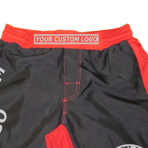 Shorts de boxe personnalisés avec logo, noir et rouge, taille élastique, respirants, pour entraînement MMA, vêtements de combat, toutes saisons, en polyester - Product Image 3