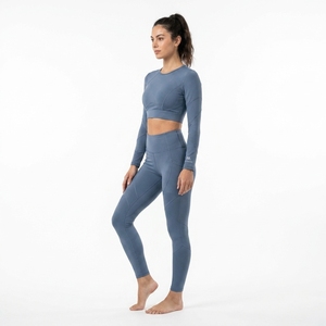 Conjunto Deportivo de Dos Piezas para Mujer, Top Corto de Manga Larga y Leggings de Cintura Alta, Ropa Deportiva para Yoga y Ejercicio - Product Image 3