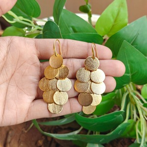 Pendientes Colgantes Clásicos de Latón Chapado en Oro de 18K al por Mayor, Antideslustre, de Alta Calidad para Mujer, Joyería para Fiestas y Aniversarios - Product Image 4