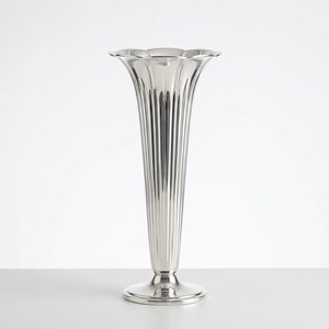 Jarrón de Trompeta Acanalado de Latón y Acero Inoxidable Hecho a Mano de 26 cm, Pulido a Espejo Plateado, para Decoración del Hogar, Hoteles, Bodas, Centro de Mesa - Product Image 1