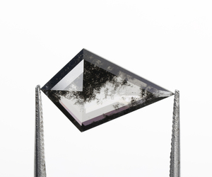 เพชรทรงไคท์คัท 1.90 กะรัต ทรงเกลือพริกไทย เจาะด้วยเลเซอร์ เพชรเลี้ยงในห้องปฏิบัติการแบบเม็ดเดี่ยว เพชรเกลือพริกไทยแบบสั่งทำพิเศษ ราคาขายส่ง - Product Image 2