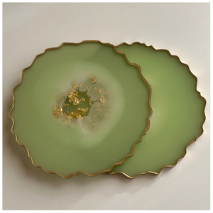 Posavasos y Bandeja Decorativos Reutilizables de Ágata Natural con Superficie Pulida y Borde Dorado para Decoración del Hogar - Product Image 1