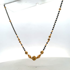 Mangalsutra de Oro Antiguo de 22K con Sello BIS - Collar Tradicional Hecho a Mano con Cuentas Negras en Oro Amarillo 916 - Product Image 5