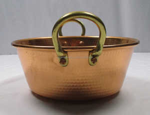 Bol de service en cuivre personnalisé au design martelé avec une forme unique, parfait pour la cuisine et les repas au restaurant - Product Image 3