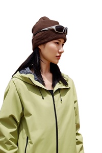 Veste Softshell de Course F1 Personnalisée Noire Légère et Coupe-Vent avec Broderie Intensive, Boutons Métalliques et Poignets Côtelés - Product Image 4