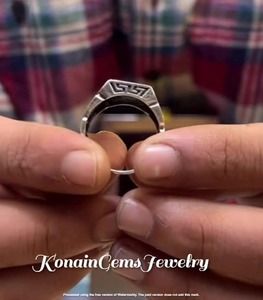 Bague signet pour homme en argent sterling avec onyx noir – Design moderne et audacieux - Product Image 3
