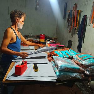 Sac à bandoulière vintage pour filles en cuir véritable de haute qualité entièrement fait à la main avec un pompon, design solitaire, style western bohème - Product Image 4