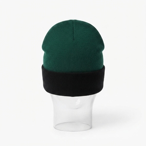 Gorro de Punto Personalizado Verde y Negro con Puño, Gorro de Invierno Cálido con Logotipo Bordado - Product Image 2