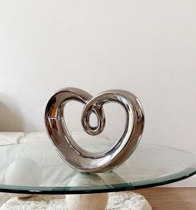 Centre de table décoratif en métal en forme de cœur pour une ambiance romantique et des idées de décoration intérieure élégante - Product Image 3