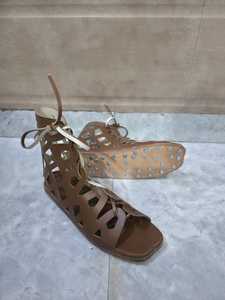 Bottes médiévales en cuir faites à la main pour hommes, chaussures authentiques de la Renaissance pour reconstitutions historiques, chaussures d'Halloween et cadeau d'anniversaire - Product Image 3