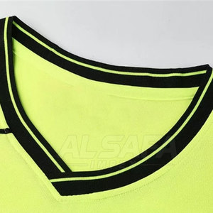 เสื้อฟุตบอลสีพื้นแบบ OEM บริการสั่งทำพิเศษ สไตล์โดดเด่นสำหรับผู้ใหญ่ MOQ ต่ำ - Product Image 3
