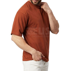 T-shirt homme surdimensionné de qualité, conçu avec une coupe moderne et une construction de tissu fiable. - Product Image 4