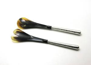 Ensemble de 2 cuillères à salade en corne, design élégant, fabriquées à la main à partir de corne de buffle naturelle, à prix abordable. - Product Image 4