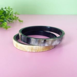 Bracelet manchette élégant en corne de buffle, léger et fait main, idéal pour les femmes modernes - Product Image 4