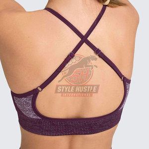 Conjunto de Yoga para Mujer de Diseño Único Fabricado en Pakistán, para Uso en Exteriores, Hecho de Poliéster - Product Image 5