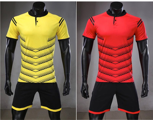 Ensemble d'uniformes de football sur mesure de haute qualité pour adultes, vente en gros, faible MOQ, Sialkot Pakistan, 100% polyester respirant et à séchage rapide - Product Image 6