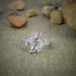Bague en argent sterling 925 avec kunzite et zircone blanche, élégante et scintillante, bijou artisanal en pierres précieuses, cadeau pour femme - Product Image 1