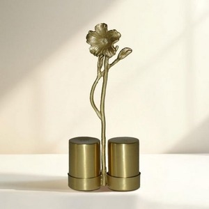Ensemble élégant et luxueux de salières et poivrières en métal pour la maison, les restaurants et les hôtels - Product Image 2