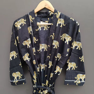 Bata Kimono de Algodón Suave y Transpirable para Mujer con Estampado Digital de Dibujos Animados Naaz Textile, Camisón de Verano Hecho a Mano ODM con Cuello en V Elástico - Product Image 1