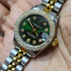 Reloj de Cuarzo con Incrustaciones de Moissanita, Esfera de 28 mm, Correa de 20 mm, Brazalete de Acero Inoxidable, Elegante Visualización Analógica de Fecha con Números Romanos - Product Image 2