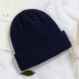 Gorro de Punto Estilo Coreano para Otoño e Invierno, Tejido Grueso de Acrílico Jacquard, Color Sólido, Cálido, con Logotipo Personalizado, Estilo Japonés - Product Image 3