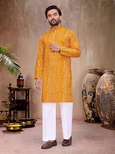 Collection élégante de vêtements ethniques pour lui et pour elle avec des kurtas et kurtis en rayonne à imprimé Bandhani Foil Print - Product Image 2