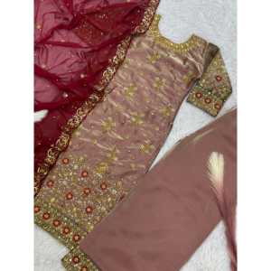 Ensemble de soirée en satin de créateur avec magnifique dupatta, haut à manches trois-quarts et pantalon - Product Image 4