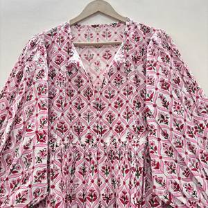 Túnica Floral con Estampado a Mano, Hecha a Mano, Ecológica, de Algodón, Cuello en V, Manga 3/4, con Volantes de Encaje, Lavable, Estilo Chinoiserie - Product Image 2