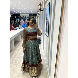 FANCY KANJIVARAM SEDA ZARI TEJIDO A MANO BATA DE TRABAJO BADHEJ CON KOTI GRIS - Product Image 2