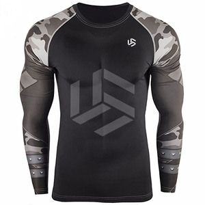 Camiseta de compresión de color liso para hombre, ajustada, elástica, para entrenamiento, deportiva, fitness, camiseta de protección contra erupciones cutáneas para hombre - Product Image 1