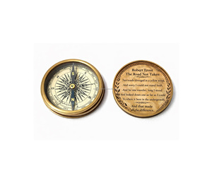 เข็มทิศพกพาโลหะชุบทองเหลืองโบราณ แกะสลักบทกวีของโรเบิร์ต ฟรอสต์ ของที่ระลึกแนวทะเลโบราณ สำหรับการเดินทางกลางแจ้ง - Product Image 1