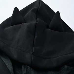 Haut à capuche noir à imprimé animal avec oreilles de chat, éco-responsable, à manches courtes et épaules dénudées, style gothique punk, streetwear, séchage rapide, pour l'automne - Product Image 3