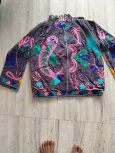 Veste en velours brodée Suzani indienne faite à la main pour femme, motif floral bohème ethnique, manteau d'hiver, vêtement d'extérieur artisanal de créateur, vente en gros pour femme - Product Image 2