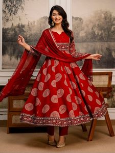 Ensemble Anarkali rouge imprimé numérique pour femme avec dupatta, en rayonne traditionnelle, longueur cheville, séchage rapide, tenue ethnique Inde Pakistan pour mariage - Product Image 1