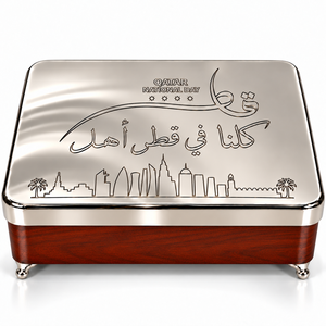 Caja de Chocolate de Madera y Metal con Diseño del Día Nacional de Qatar para Eventos y Regalos Premium, Tamaños y Colores Personalizados Disponibles Aquí - Product Image 1